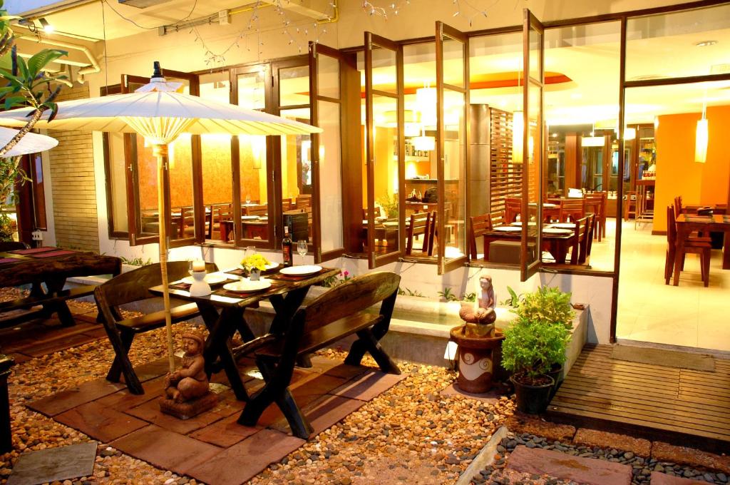 The Jomtien Twelve - Resim 4