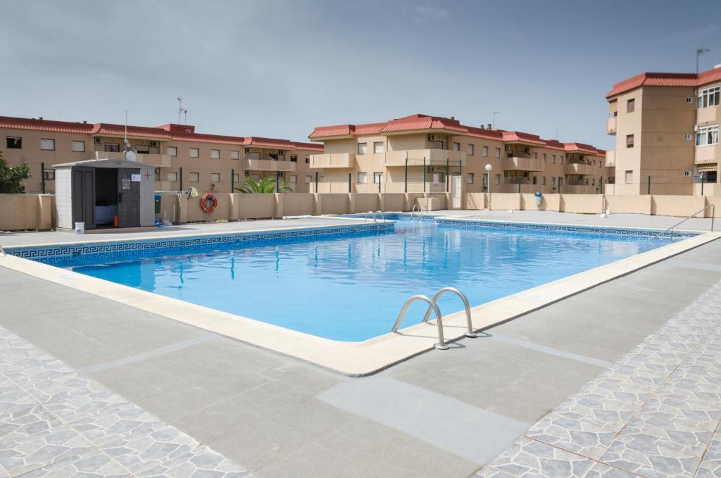 Bazén v ubytování Apartamentos Tesy nebo v jeho okolí