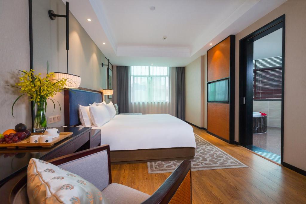 Postel nebo postele na pokoji v ubytování Yiwu Kasion Purey Hotel
