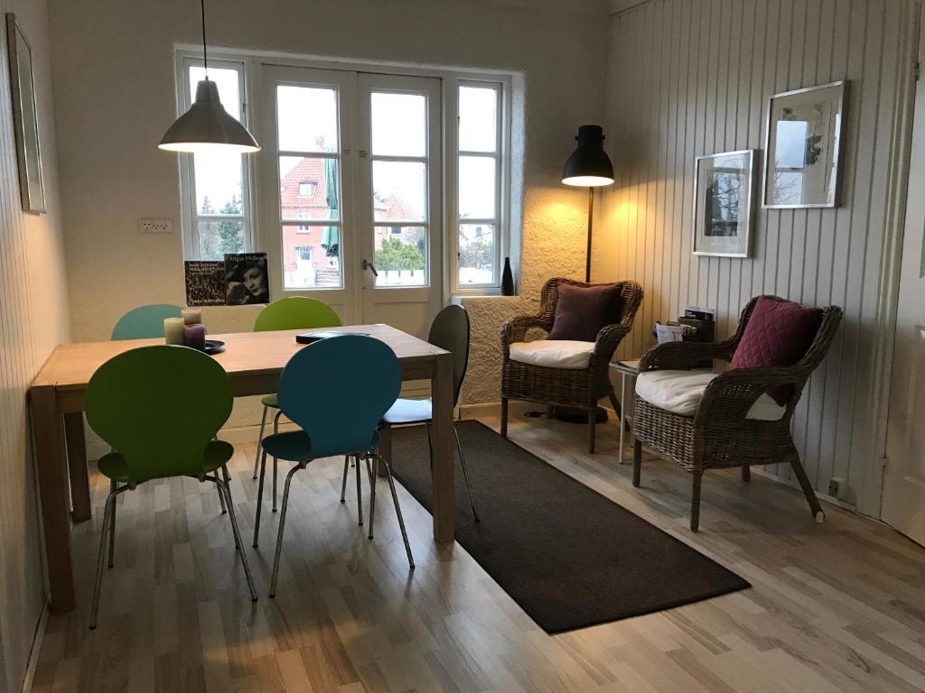 a dining room with a table and chairs at Guesthouse Copenhagen Beach in Copenhagen