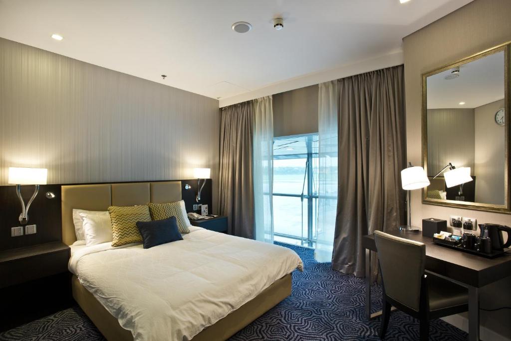 Postel nebo postele na pokoji v ubytování Ambassador Transit Hotel - Terminal 3