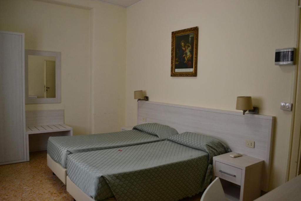 Łóżko lub łóżka w pokoju w obiekcie Casa per Ferie Ravasco San Pietro