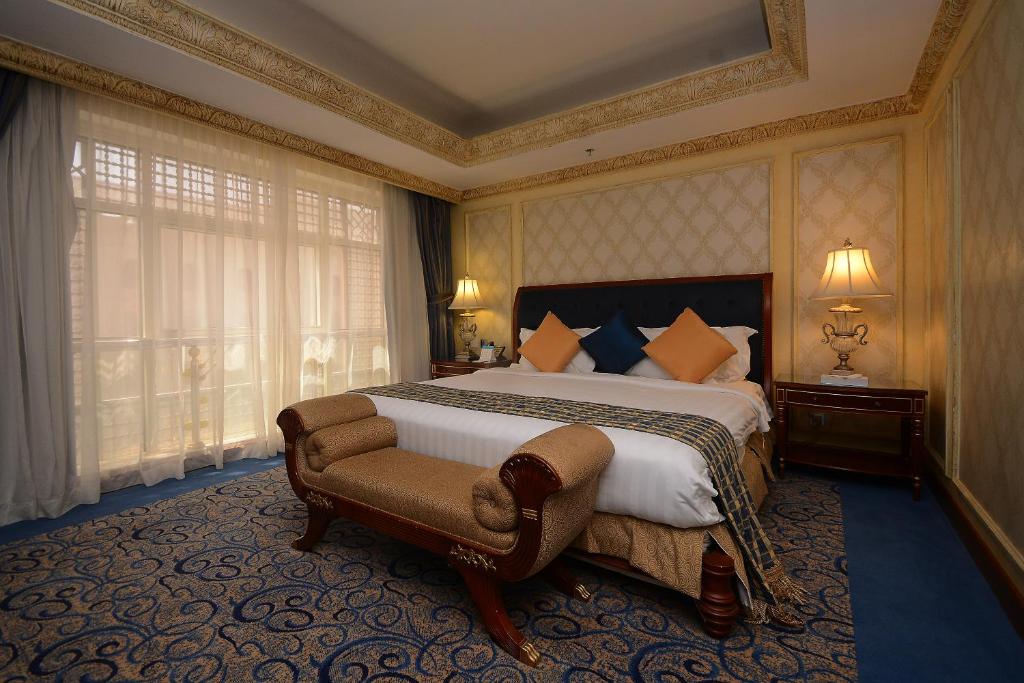 Gulta vai gultas numurā naktsmītnē Al Rawda Royal Inn