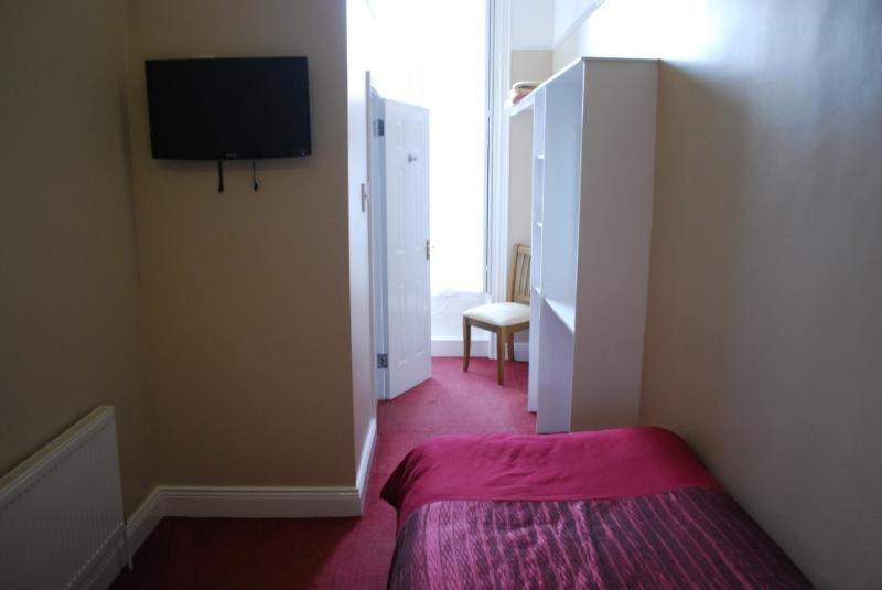 Postel nebo postele na pokoji v ubytování Parkway Guesthouse