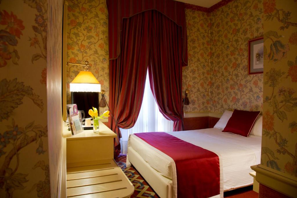 Hotel Milano Regency - Standard Queen Room