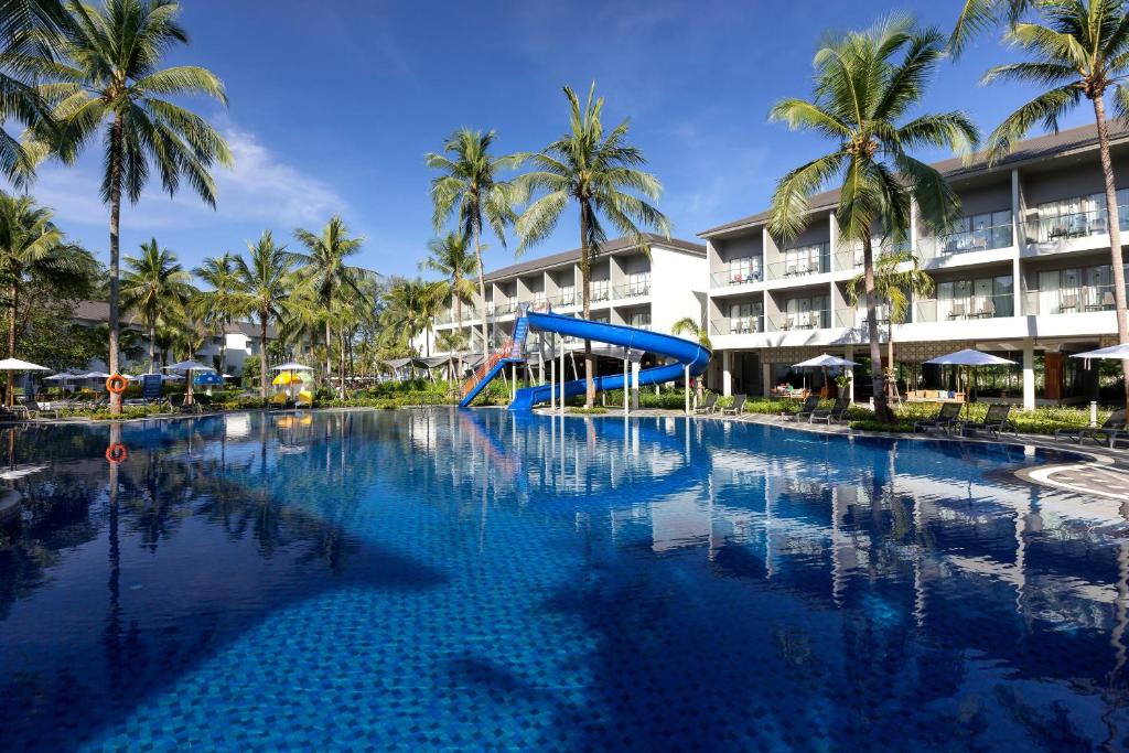Bazén v ubytování X10 Khaolak Resort nebo v jeho okolí