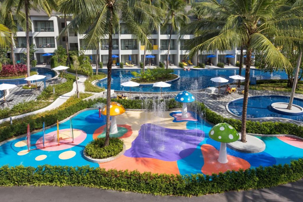 Bazén v ubytování X10 Khaolak Resort nebo v jeho okolí