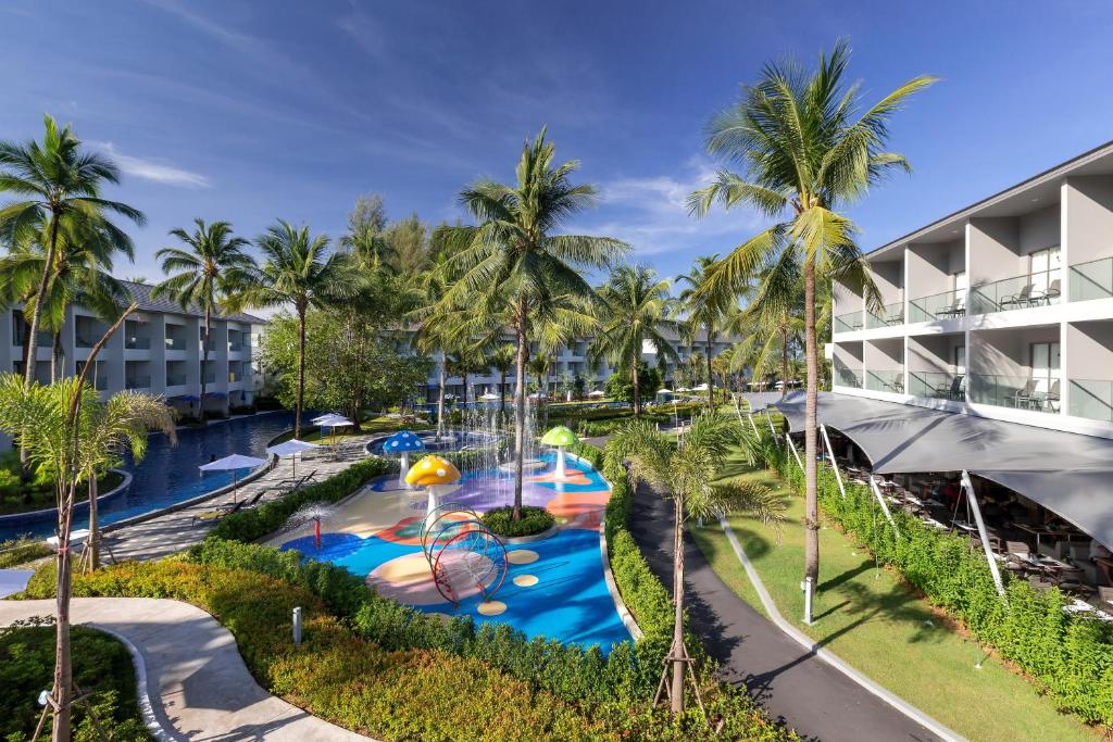Bazén v ubytování X10 Khaolak Resort nebo v jeho okolí