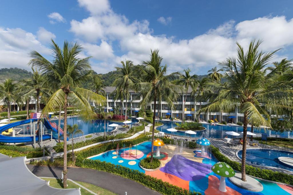 Bazén v ubytování X10 Khaolak Resort nebo v jeho okolí