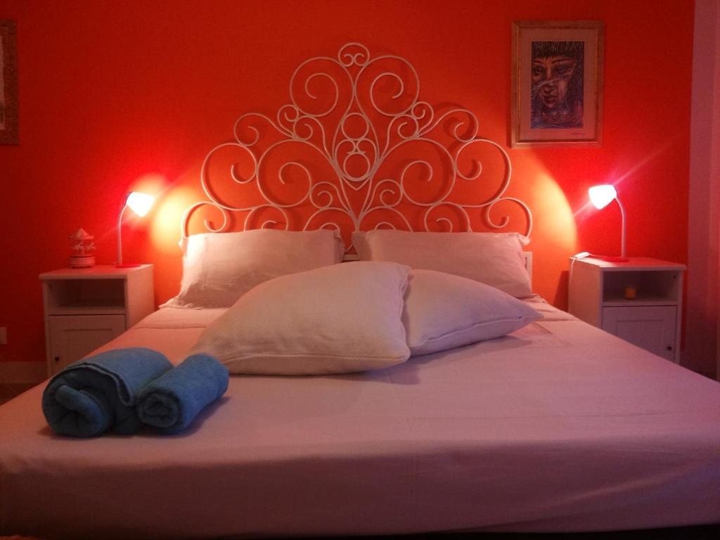 Łóżko lub łóżka w pokoju w obiekcie A casa tua B&B