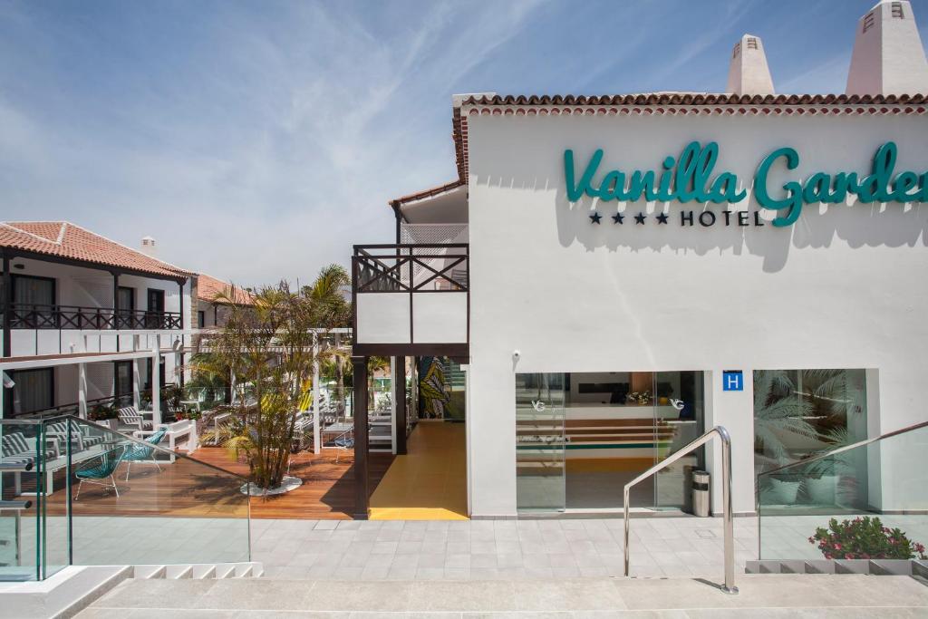 a view of the entrance to a hotel at Vanilla Garden Boutique Hotel - Adults Only in Playa de las Americas