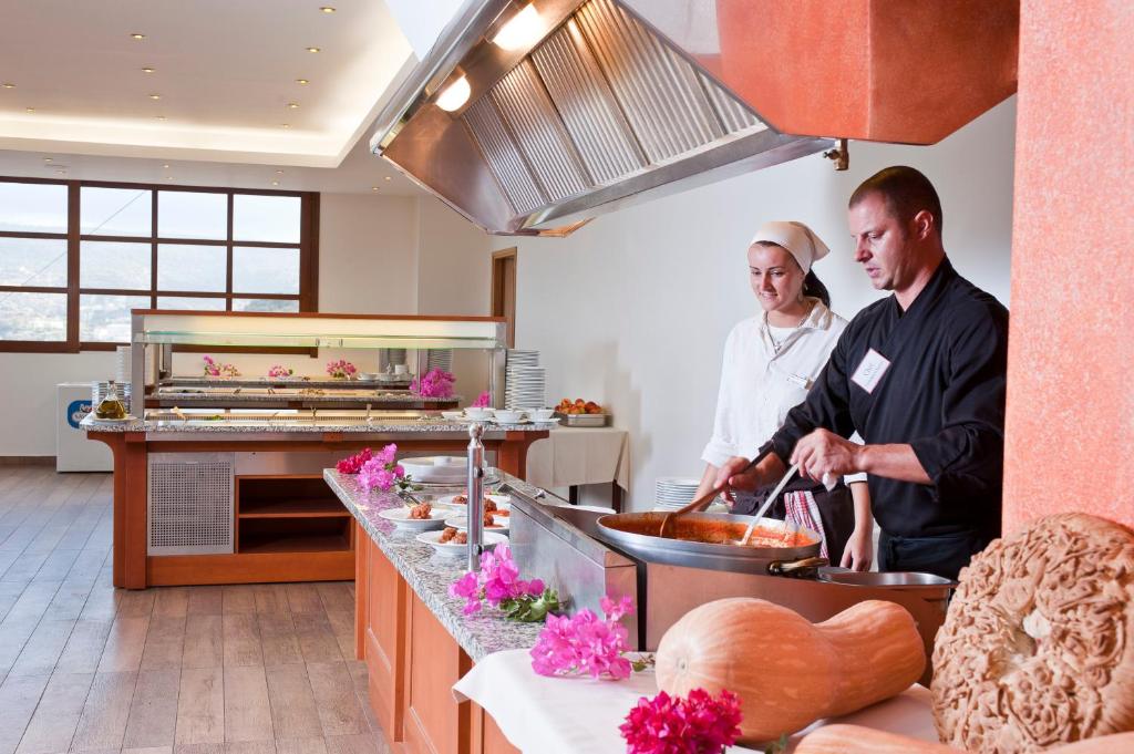 Гости Miramare Resort & Spa