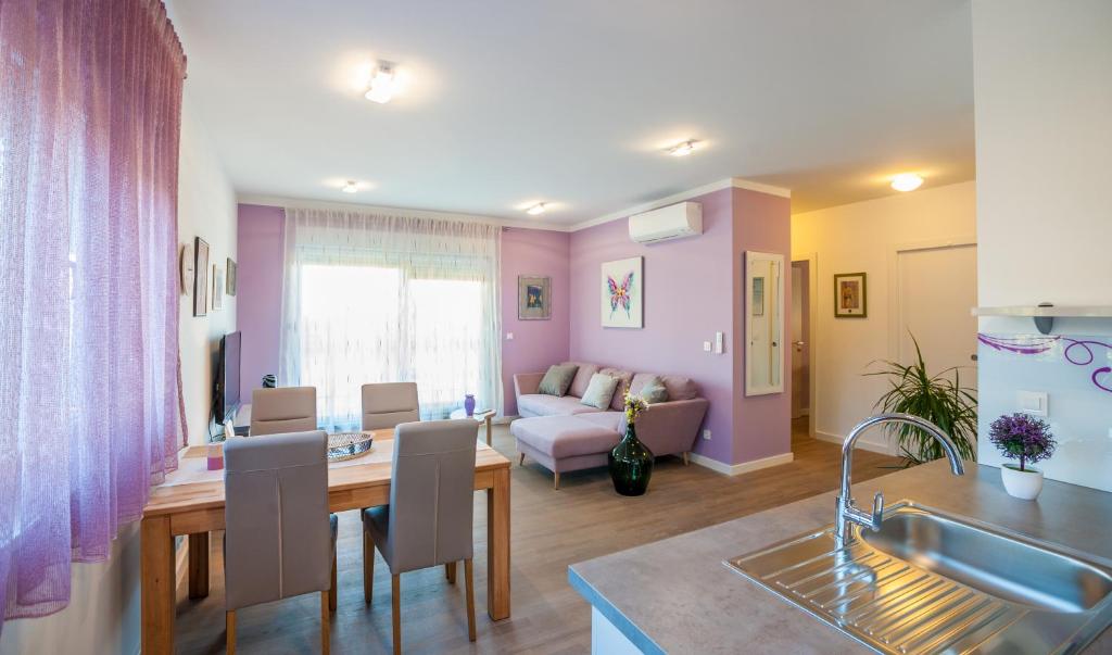 Posedenie v ubytovaní Apartment Tajana Residence
