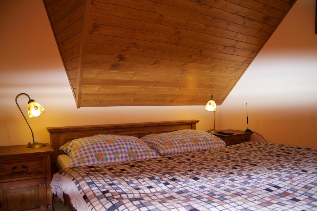 Postel nebo postele na pokoji v ubytování 13 Komnata Terchová