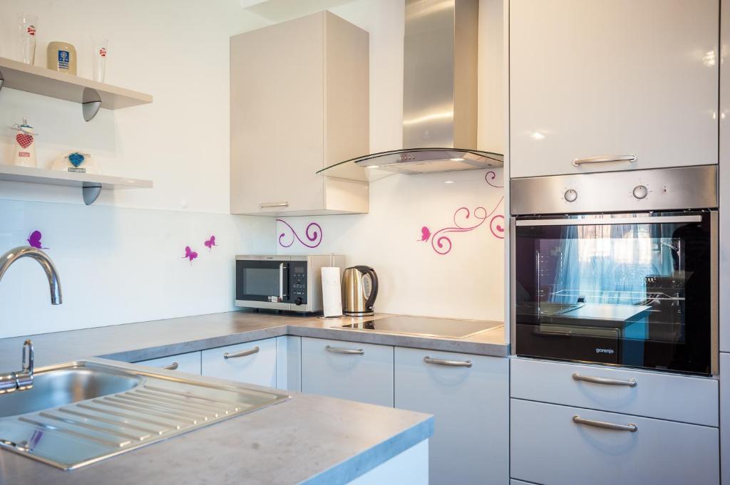 Kuchyňa alebo kuchynka v ubytovaní Apartment Tajana Residence