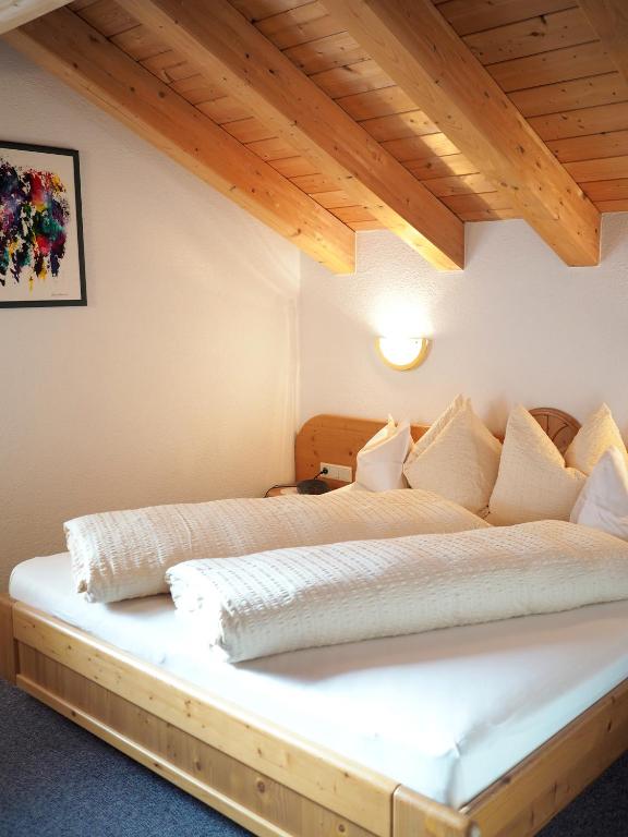 Postel nebo postele na pokoji v ubytování Gästehaus Gerti