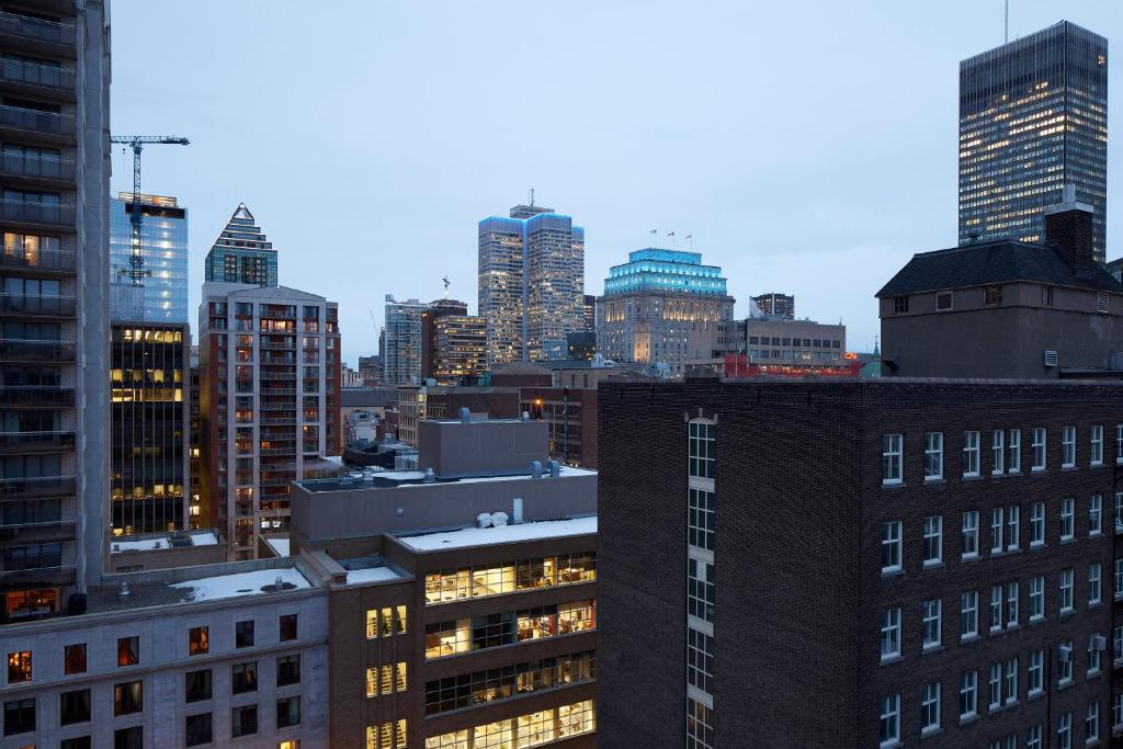Nespecifikovaný výhled na destinaci Montreal nebo výhled na město při pohledu z hotelu