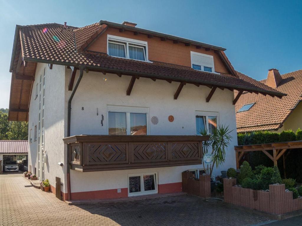 a house with a balcony on the side of it at Ferienappartement Persang GbR in Eppenbrunn
