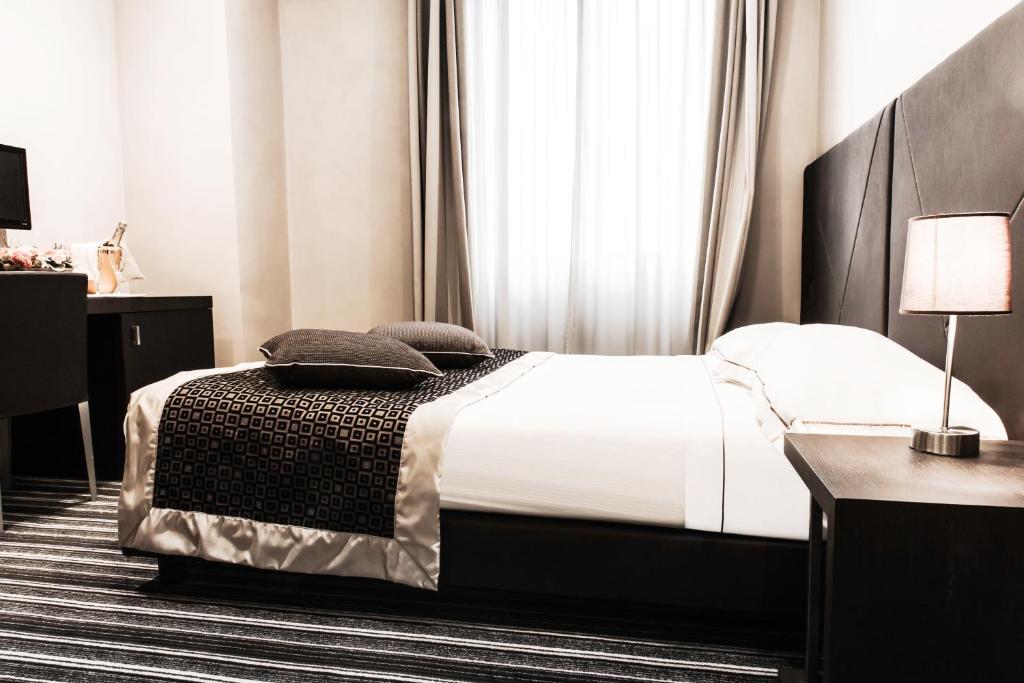 Postel nebo postele na pokoji v ubytování Hotel Principe Di Torino