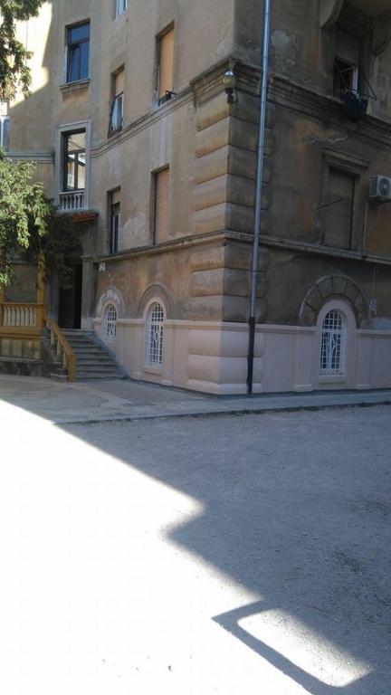 Budova, v ktorej sa apartmán nachádza
