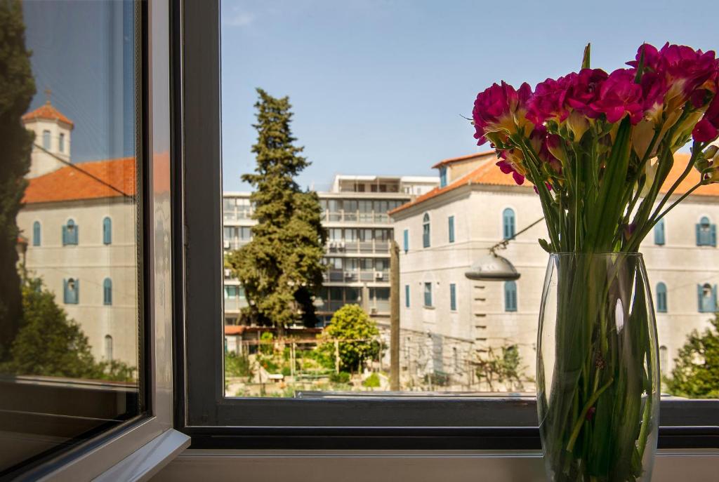Budova, v ktorej sa apartmán nachádza
