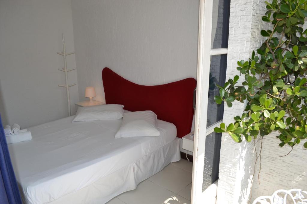  Roxy Apartments