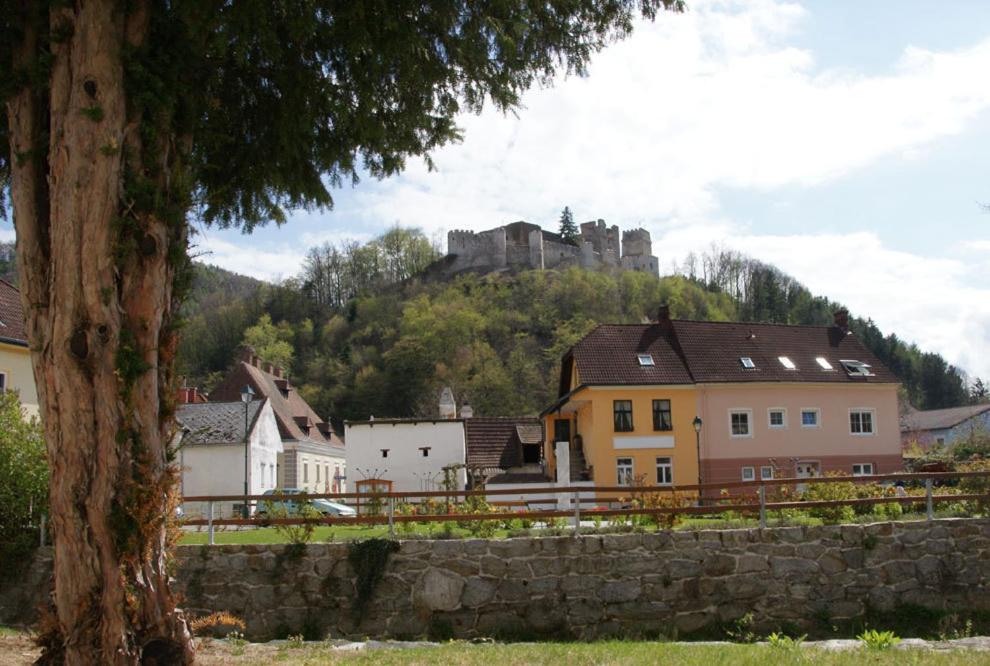 Nespecifikovaný výhled na hory nebo výhled na hory při pohledu z hotelu