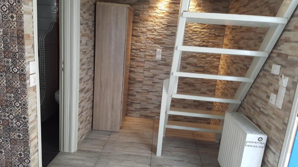 Wisteria Apartments - 10