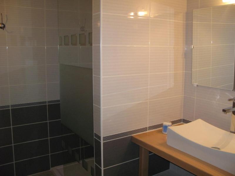 a bathroom with a sink and a mirror at Le Peyroux in Teilhet