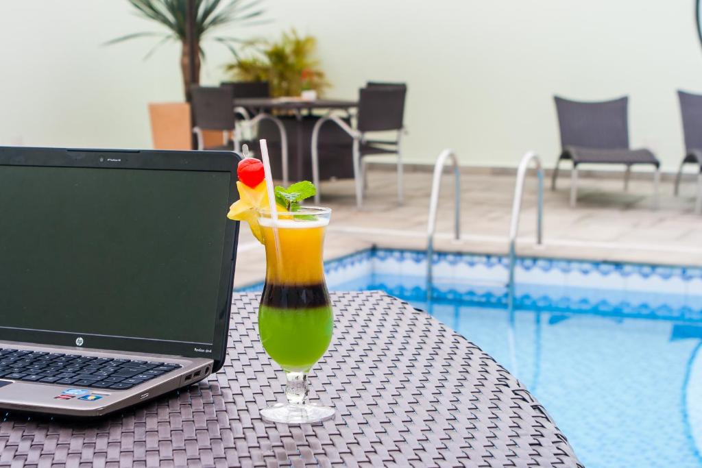  Leques Brasil Hotel Escola