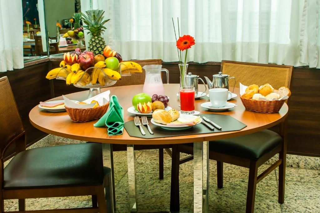  Leques Brasil Hotel Escola