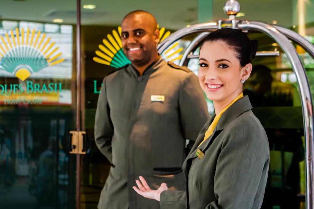  Leques Brasil Hotel Escola