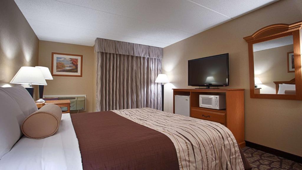 Best Western Clifton Park - King Room - Pet Friendly/Non-Smoking