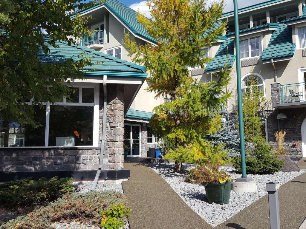 Pocaterra Inn & Waterslide - Resim 30