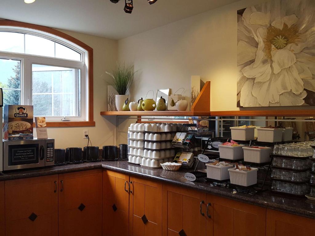 Pocaterra Inn & Waterslide - Resim 43