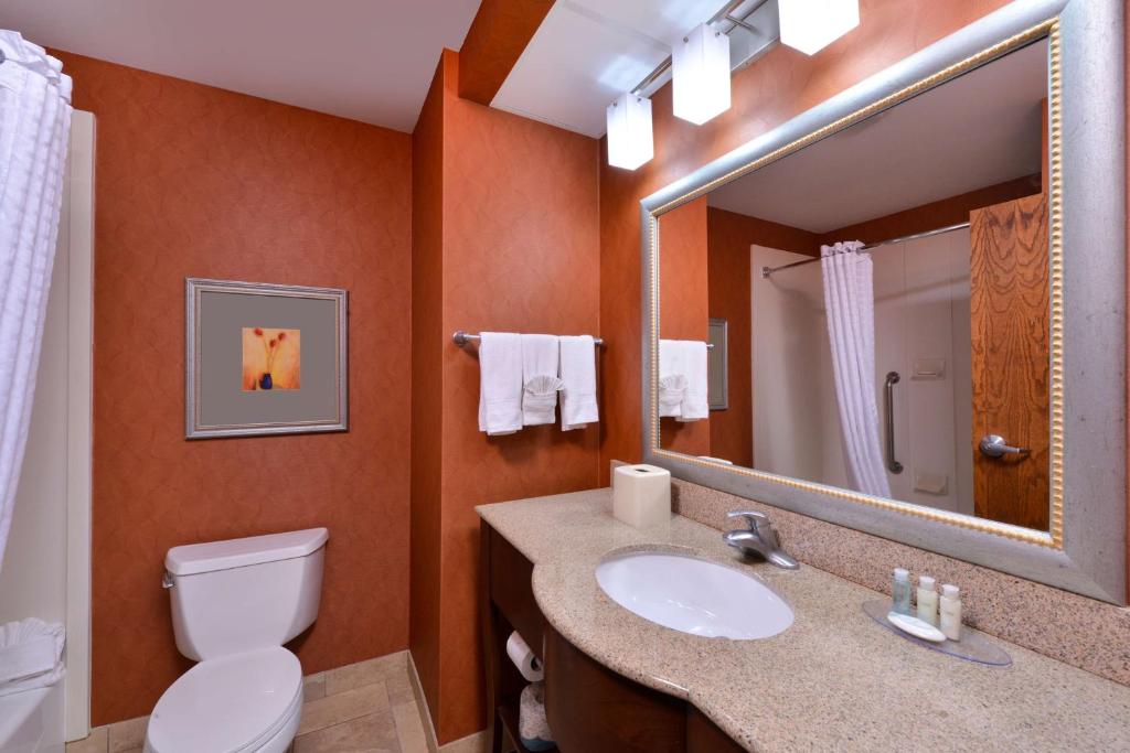 Best Western Plus Wichita West Airport Inn - King Room Met Bankbed - Niet -roken