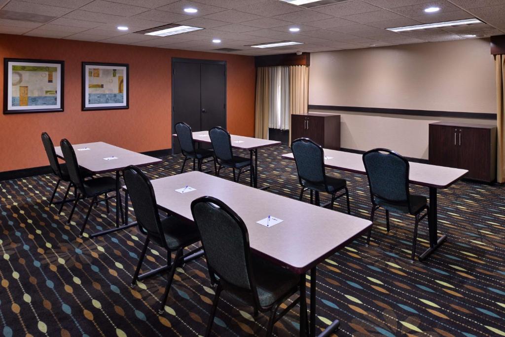 Best Western Plus Wichita West Airport Inn photo