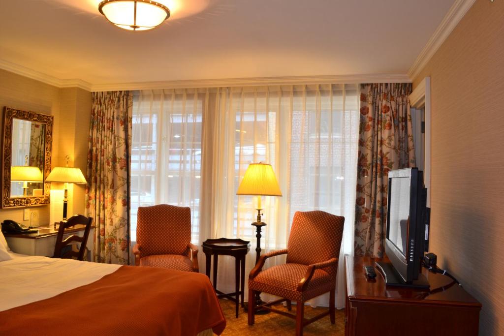 Postel nebo postele na pokoji v ubytování The Wall Street Inn