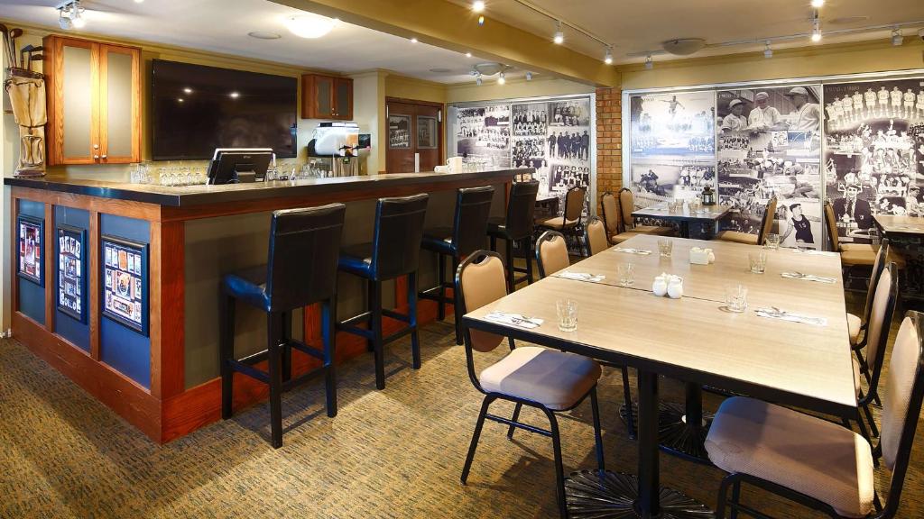 Restaurace v ubytování Best Western Plus Regency Inn and Conference Centre