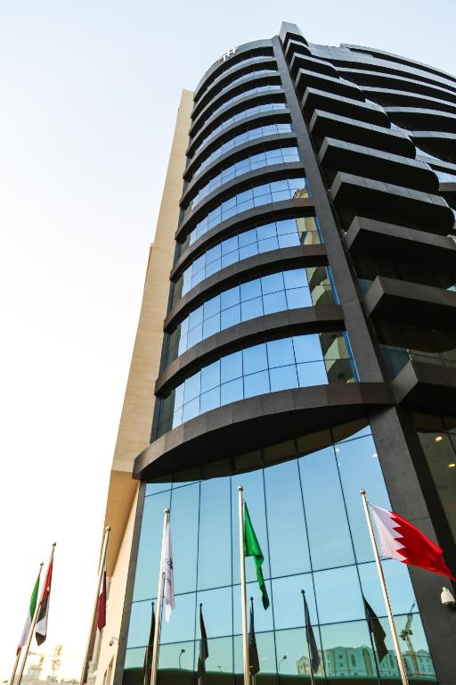 البناء الذي يحتوي الفندق