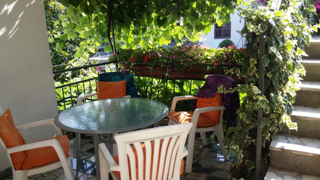 Ogród w obiekcie Apartments Timi