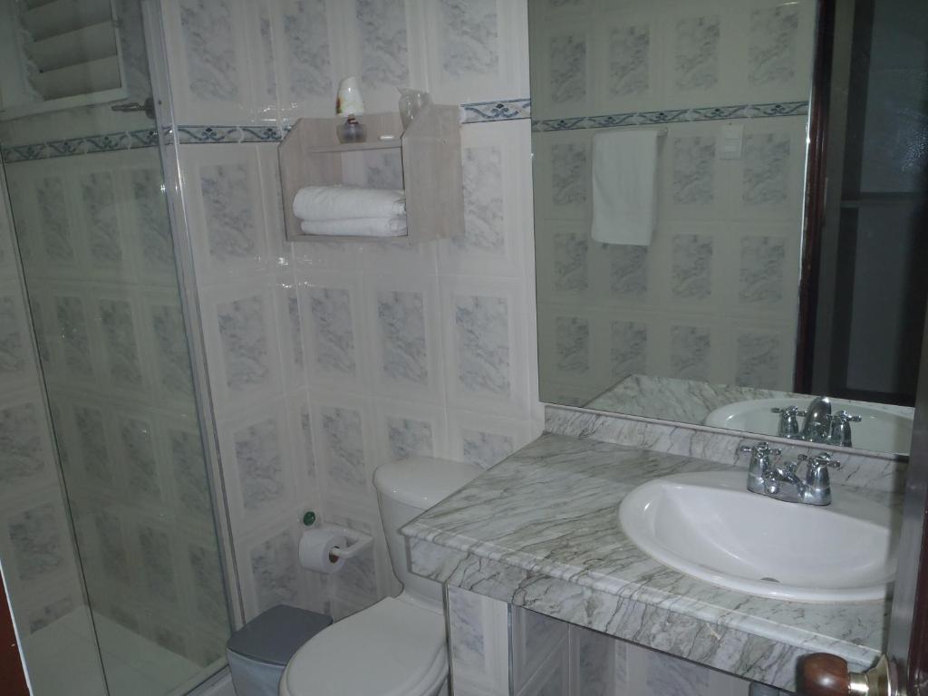 A bathroom at Hotel Kurakatá