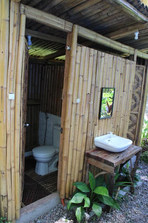 Kúpeľňa v ubytovaní YSLA Beach Camp and Eco Resort