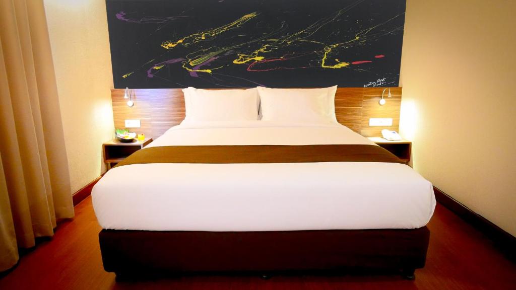 Postel nebo postele na pokoji v ubytování PRIME PARK Hotel & Convention Pekanbaru
