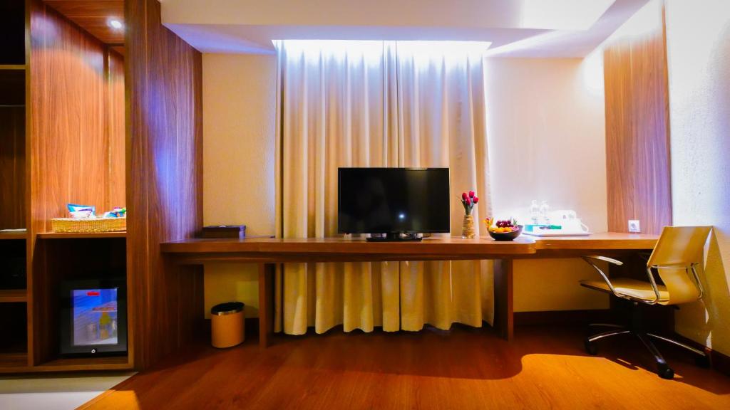 TV a/nebo společenská místnost v ubytování PRIME PARK Hotel & Convention Pekanbaru