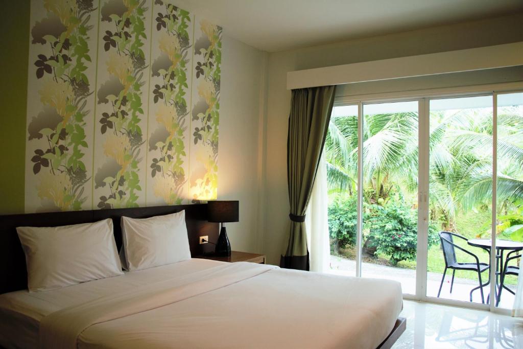 Postel nebo postele na pokoji v ubytování PS Hill Resort Phuket Patong - SHA Plus