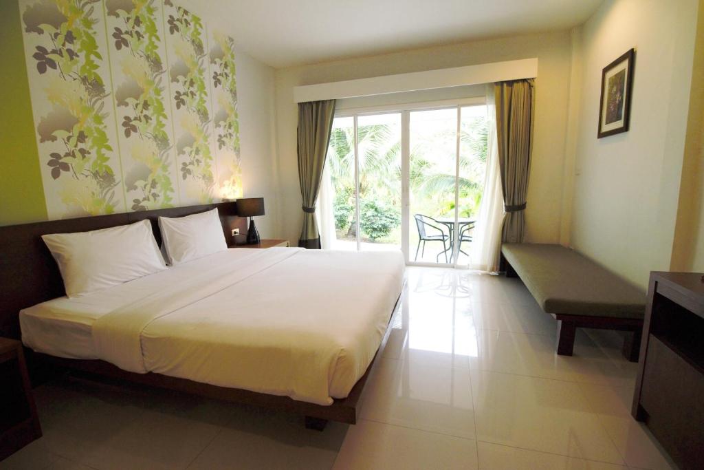 Postel nebo postele na pokoji v ubytování PS Hill Resort Phuket Patong - SHA Plus