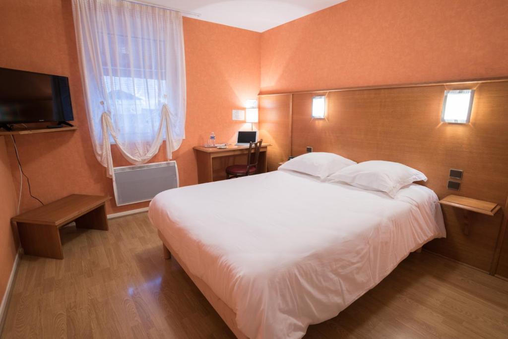 Postel nebo postele na pokoji v ubytování Hotel Spa Le Relais Des Moines