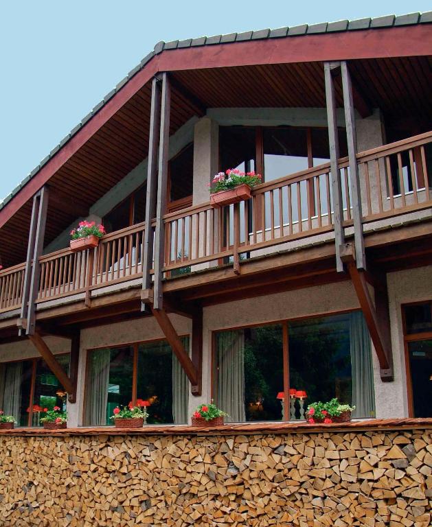 Balkón nebo terasa v ubytování Hôtel Restaurant La Tourmaline