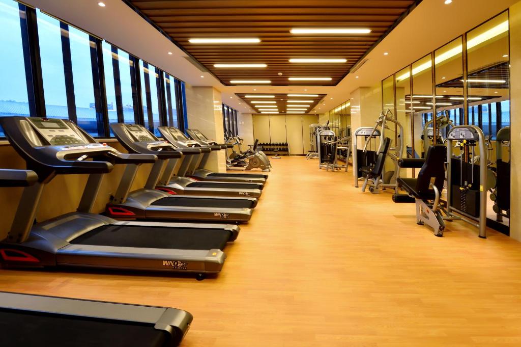 Fitness centrum a/nebo fitness zařízení v ubytování Grand Skylight International Hotel Huizhou